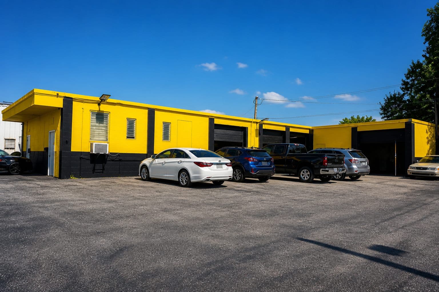 Speedeezz Auto Finish auto body shop exterior at 2531 Fowler Street, Fort Myers, FL