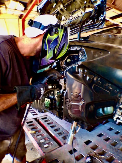 Speedeezz Auto Finish frame straightening and structural collision repair in Fort Myers